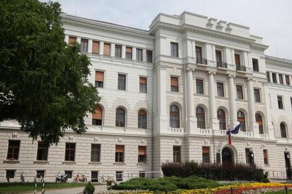Profesor Avbelj ne verjame, da bodo predlogi sprememb ustave depolitizirali slovensko sodstvo